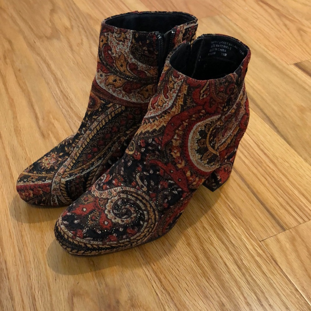 Diba Patterned Booties Size 7.5
